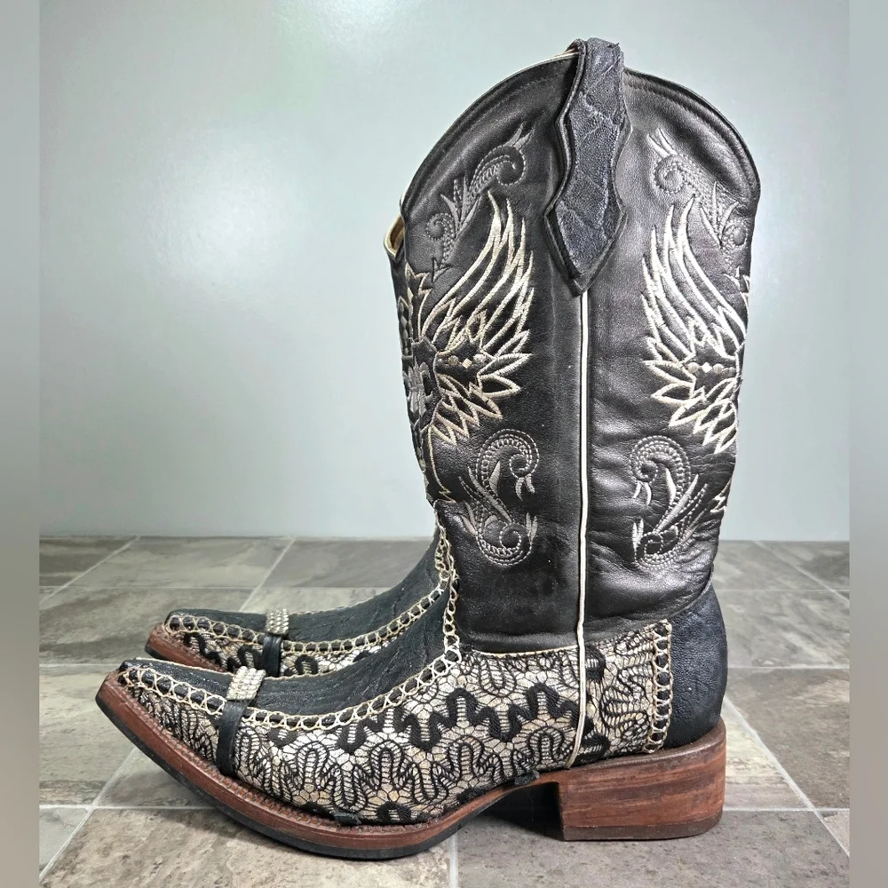 CARRETA HANDCRAFTED LEATHER COWBOY ARTISANAL WINGED FLEUR DE LIS BOOTS.